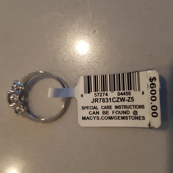 NWT 14K Swarovski CZ three stone ring size 5 - Picture 2 of 3